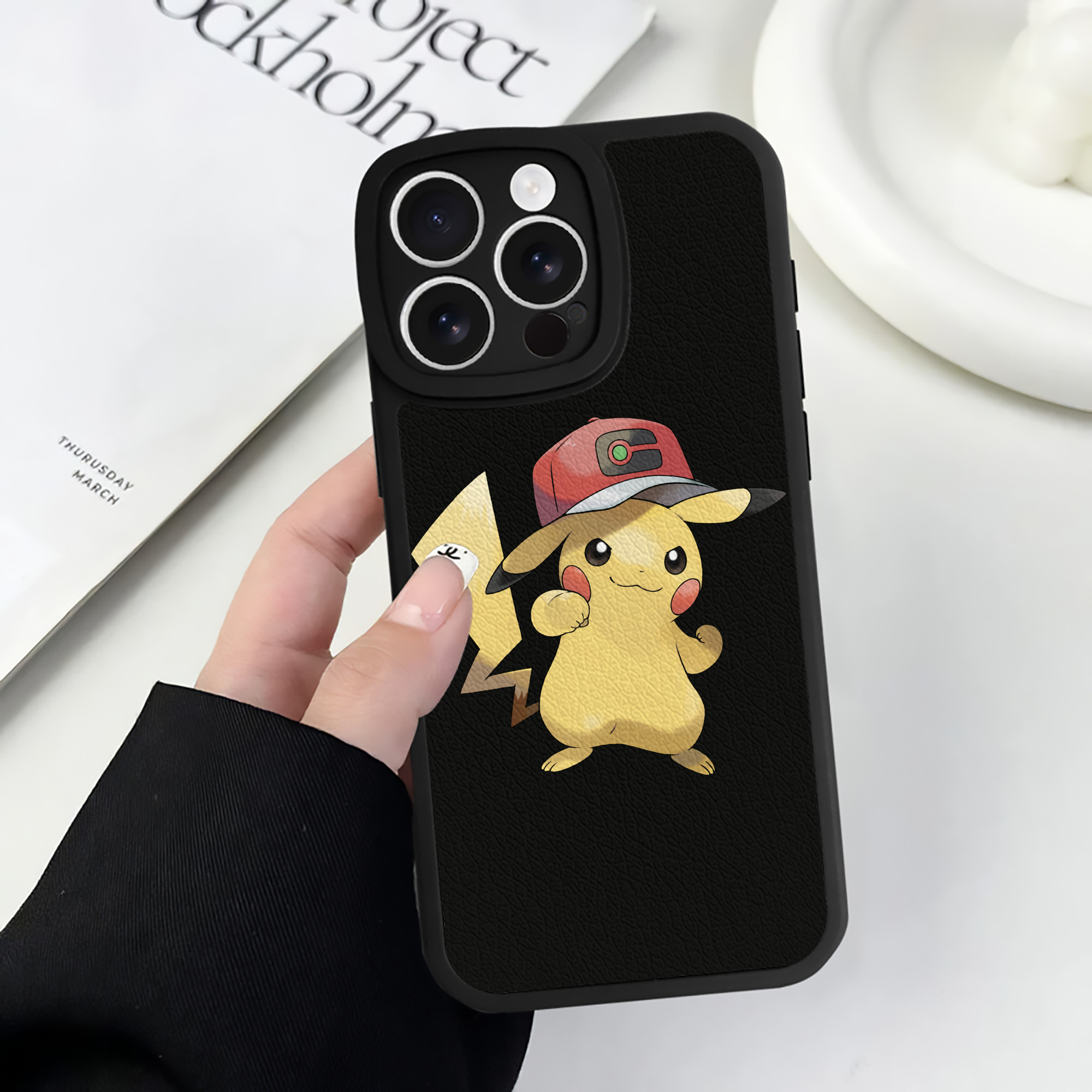 （画像用） ポケットモンスター Pokémon 【iPhone 16シリーズ対応】シリコンスマホケース（レザー調） 材質：シリコン